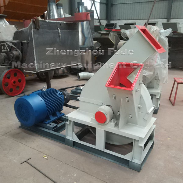 Motor version wood chipper