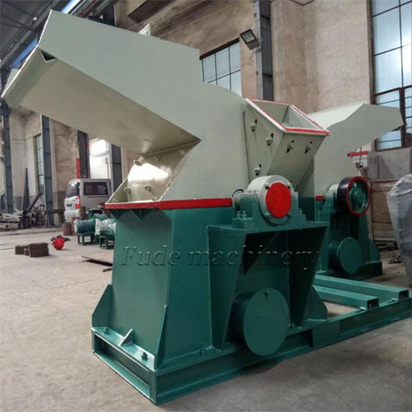 Sawdust crusher single host