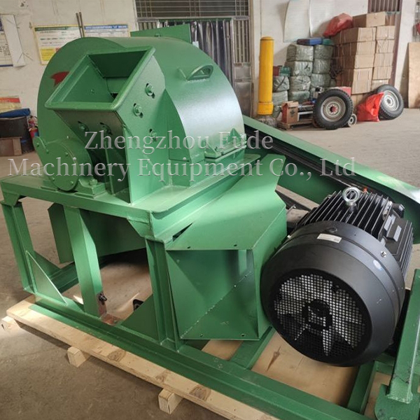 Malaysian customer orders sawdust crusher