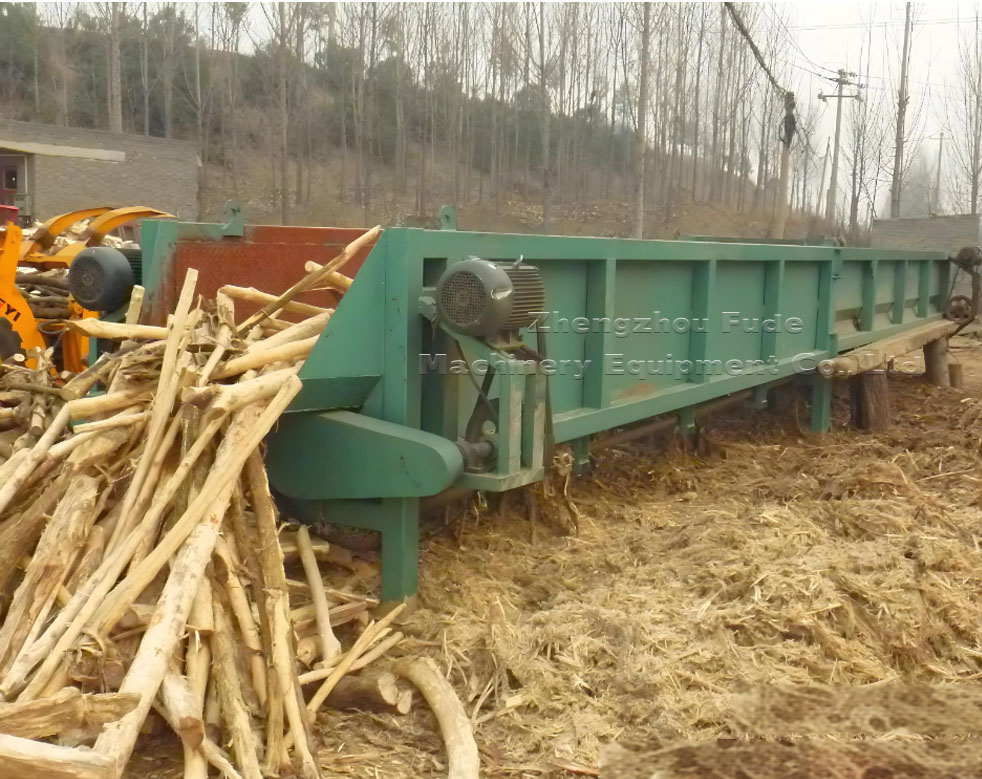 Log peeling machine