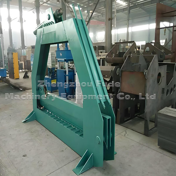 Vertical chopping machine