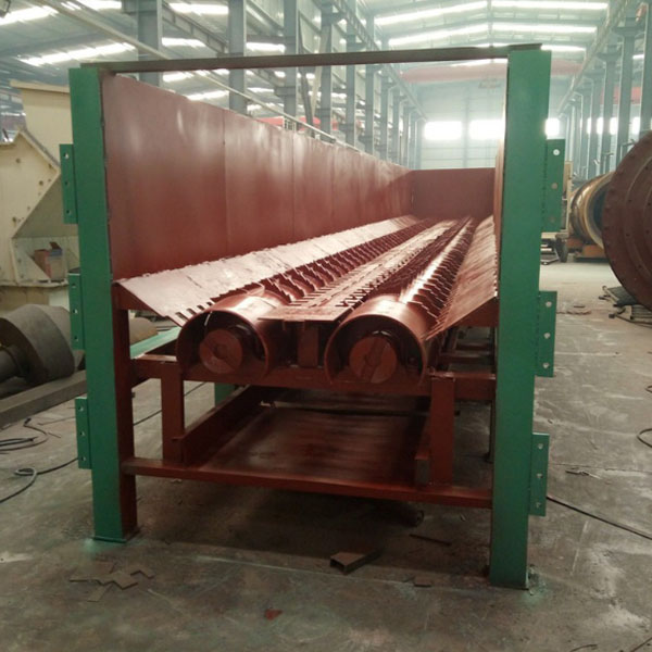 Wood peeling machine