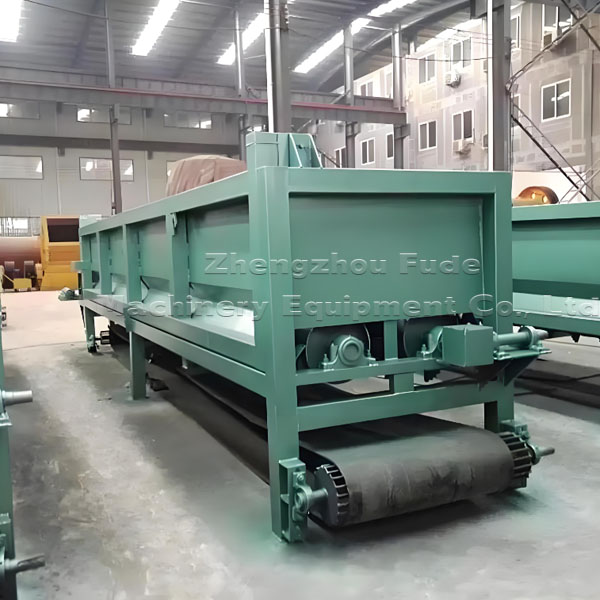 Wood peeling machine