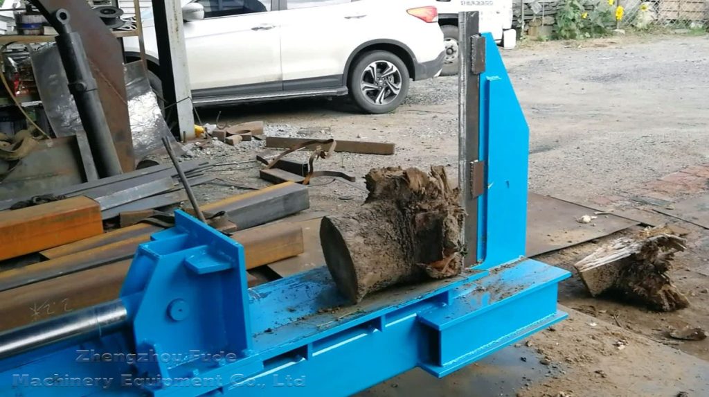 Wood splitting machine