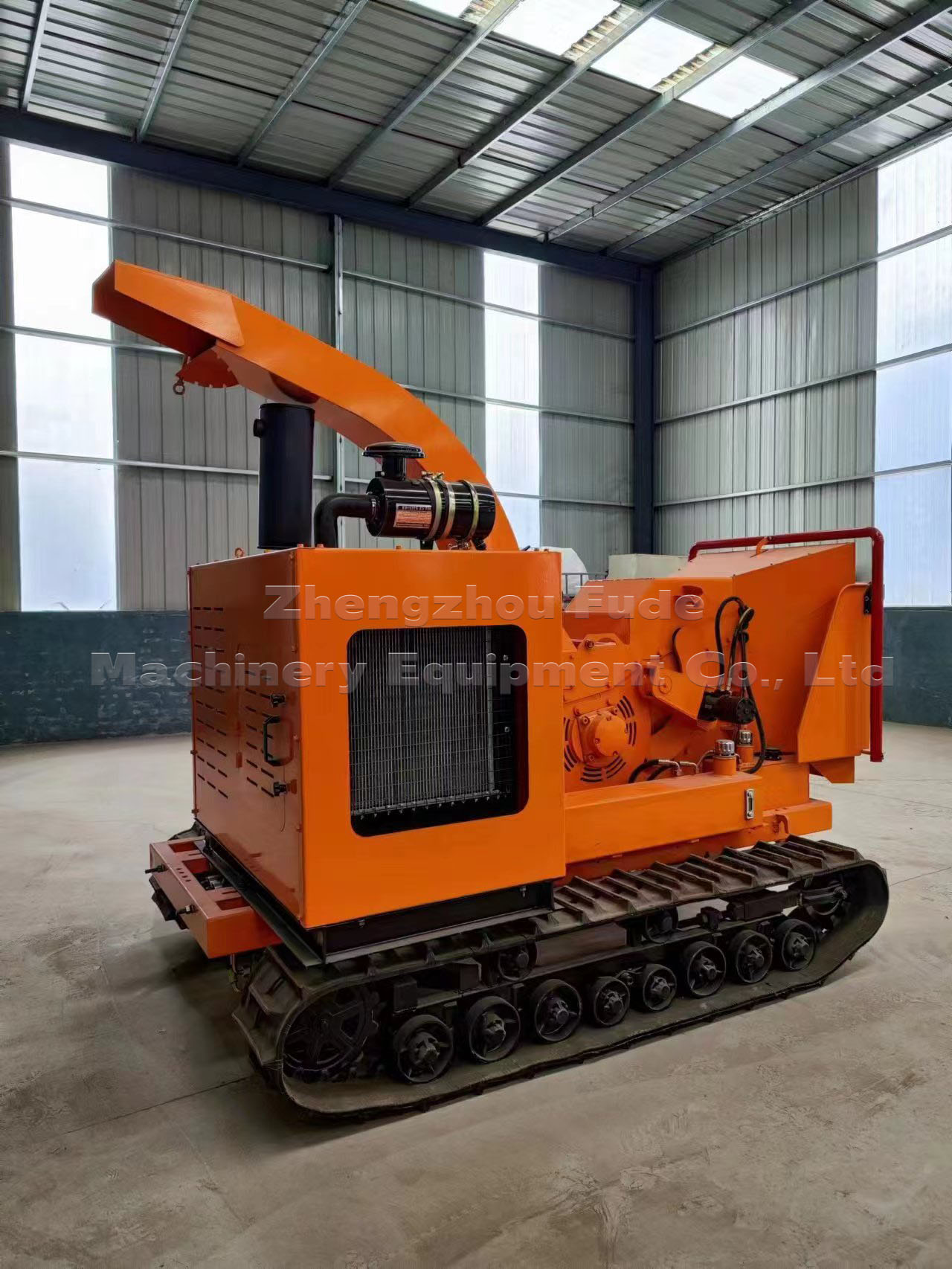 Crawler type tree branch crusher