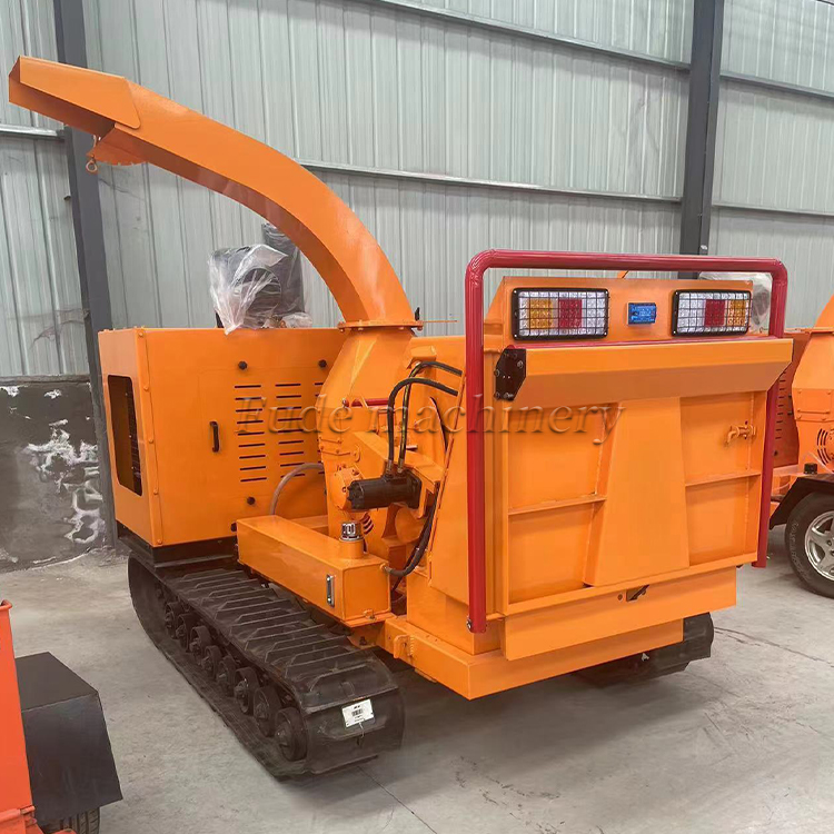 Crawler type tree branch crusher