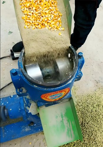 Feed pellet machine
